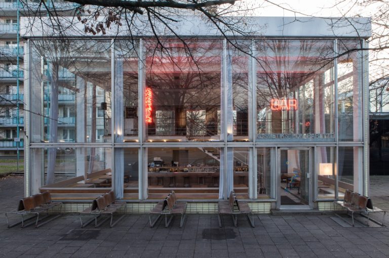 Die Bar Babette im DDR-Glaspavillon, Foto: Amelie Losier. Copyright: Maik Schierloh