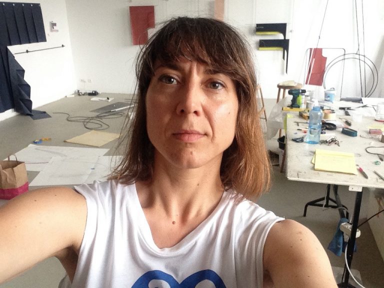 Selfie von Stef Heidhues in ihrem Atelier