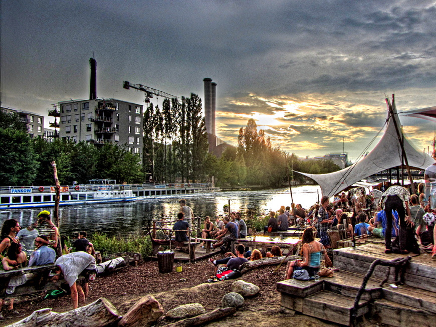 Seit Jahren beliebt: das Gelände an der Spree, hier 2014. Foto: MeTaMiND EvoLuTioN MeTaVoLuTioN, CC BY-SA 2.0
