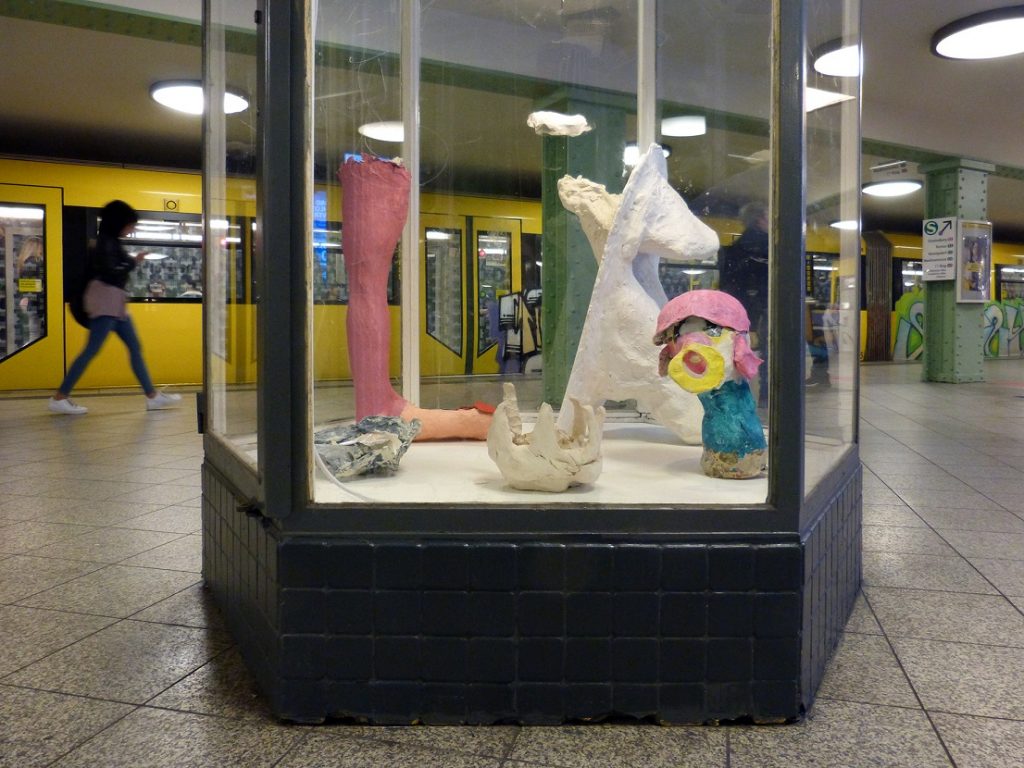 Gesundbrunnen_Vitrine_2_72dpi_kl