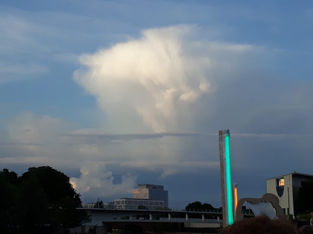 Blick auf den Westhafen ver Berliner Hafen- und Lagerhausgesellschaft, kurz Behala.