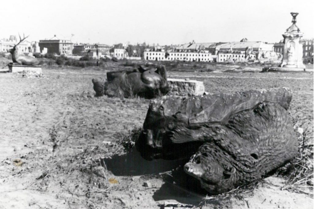 Floraplatz_vor 1949_ Bär, Stier und Hirsch_Quelle Mitte Museum