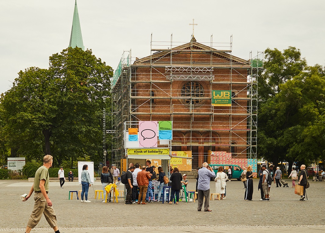 Der Kiosk of Solidarity macht zusammen mit TransVer Station auf dem Leopoldplatz, Foto: Monika Keiler