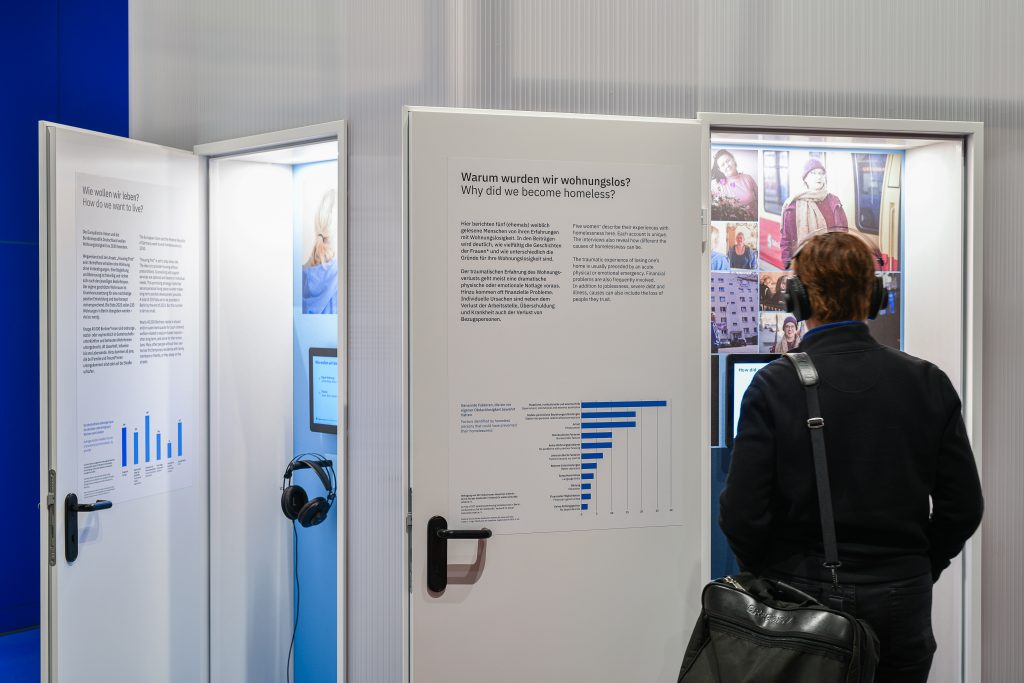 Eröffnung der Freiflächenpräsentation „Mitten unter uns. Wohnungslose Frauen* in Berlin“