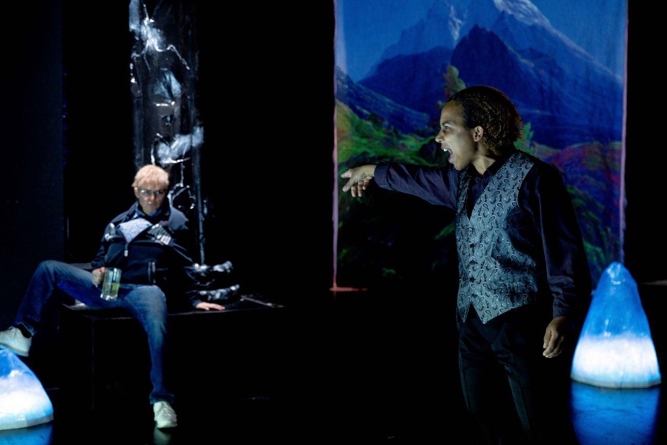 Bühneninszenierung von Klaus Theweleits „Männerphantasien“ am Deutschen Theater © Jasmin Schuller