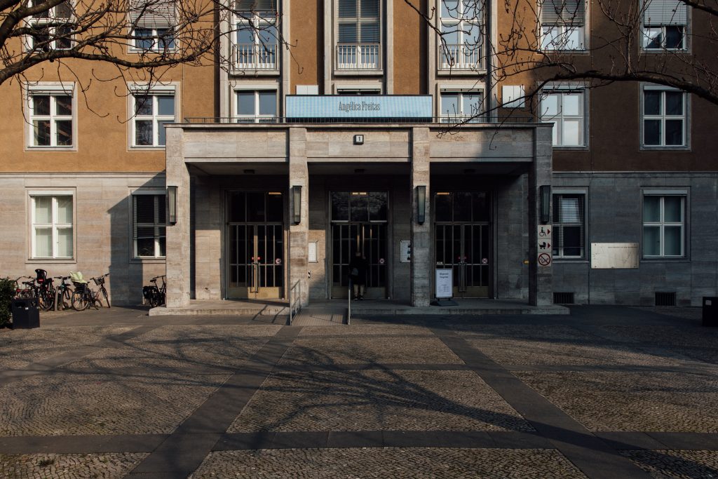 2024-AngelicaFreitas-displayedwords-bürgeramttiergarten3-web-02