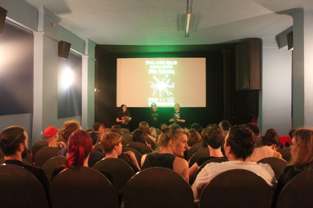 Menschen in einem Kinosaal