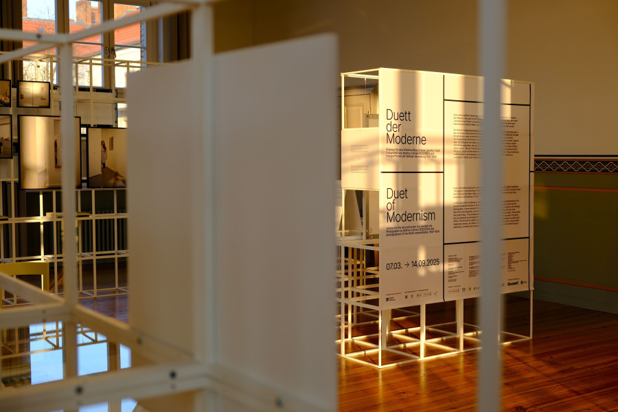 Einblick in die Ausstellung. (Foto: Jan Dimog, thelink.berlin)